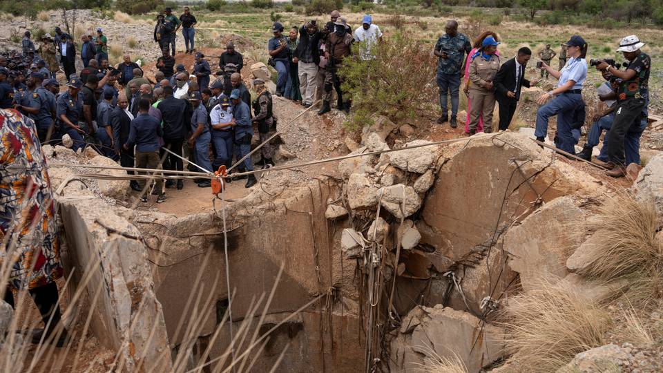 South Africa 'illegal' miners forced to work by gangs: Rescued miners