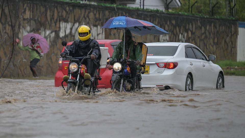 Flooding in Kenya sweeps away homes, destroys roads