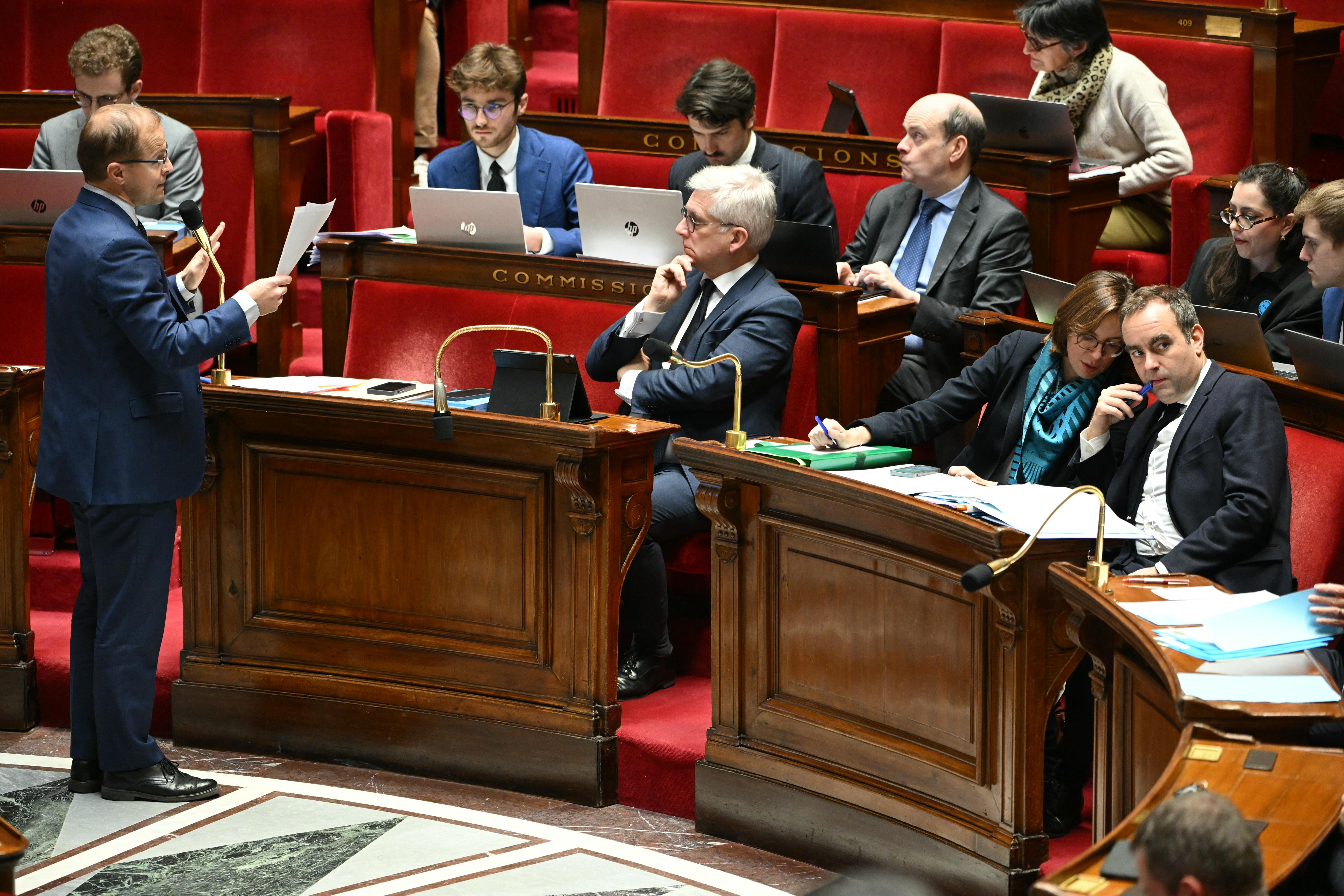 Antisémitisme : la France relance un projet de loi élargi après le retrait du texte Yadan