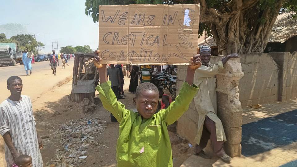 Nigerian families in despair after mass abduction of students