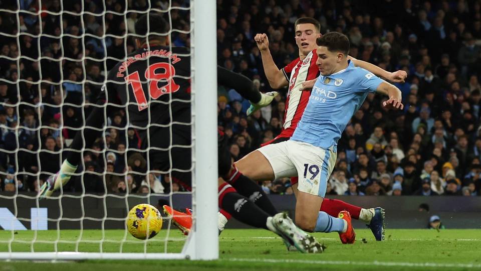 Man City earn comfortable 2-0 victory over Sheffield United