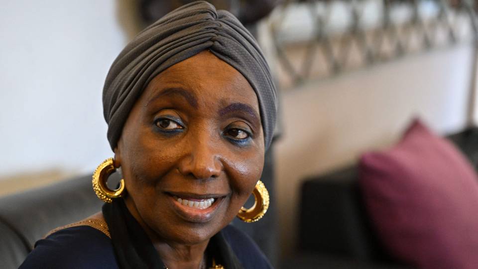 Diva: The singer praising West African putschists