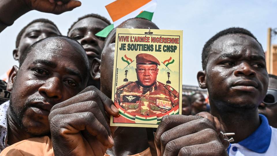 Niger junta talks with Ecowas scuttled by aircraft trouble