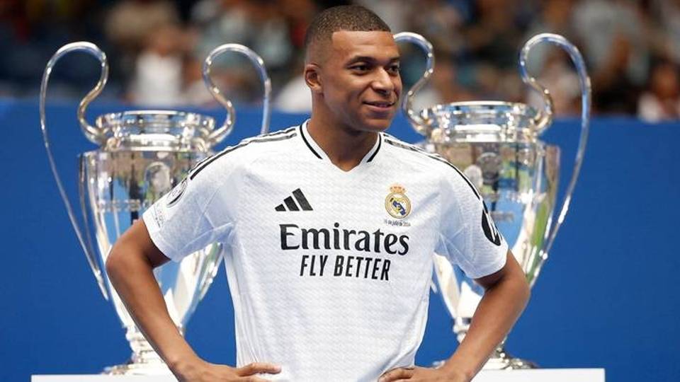 Real Madrid ta gabatar da ɗan wasan Faransa Kylian Mbappe
