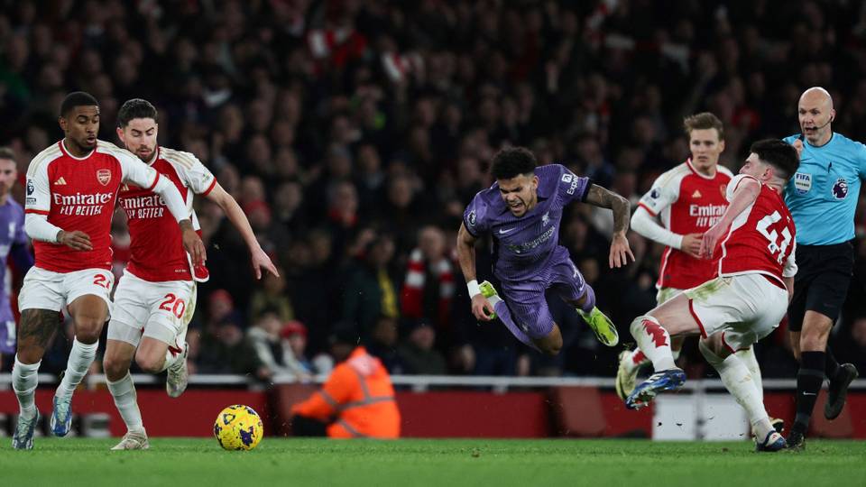 Arsenal rekindles league title bid with 3-1 win over Liverpool