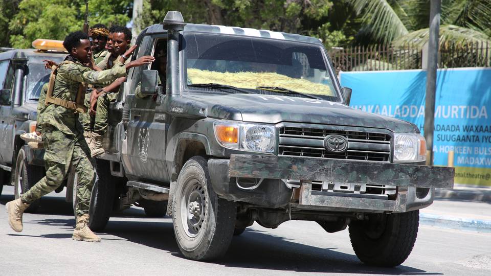 Suicide bomber hits near Somali police headquarters