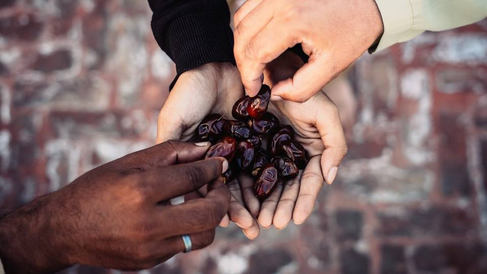 Why is date fruit popular in Ramadan?