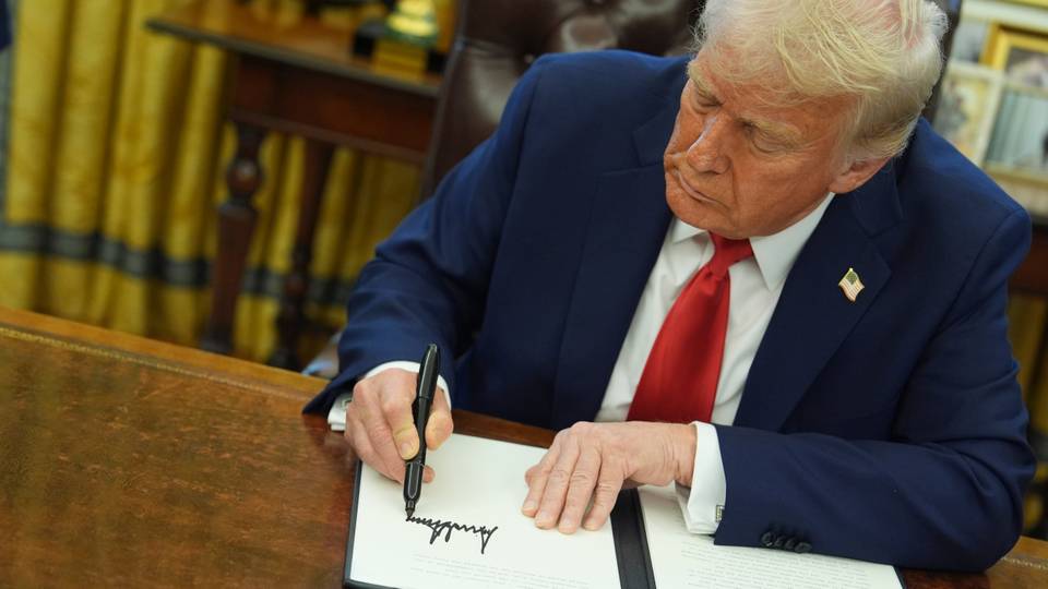 Trump freezes aid to South Africa over land law, Gaza genocide case