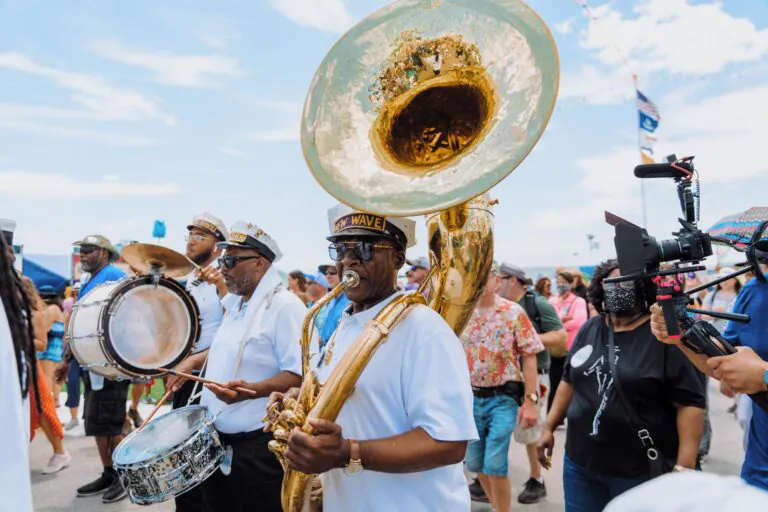 Jamaica Ta Zama Tauraruwa a Jazz Fest Tare da Labaran Farfaɗowa da Fata
