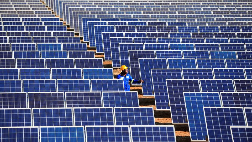 Le Mali lance la construction de "la plus grande centrale solaire d'Afrique de l'Ouest