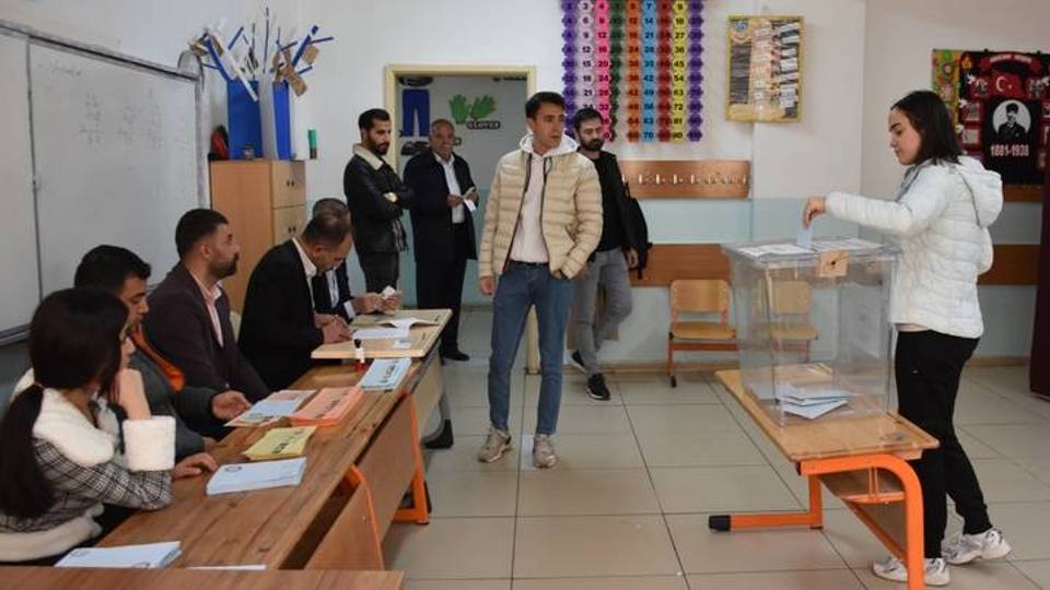 Les Turcs se rendent aux urnes pour les élections municipales