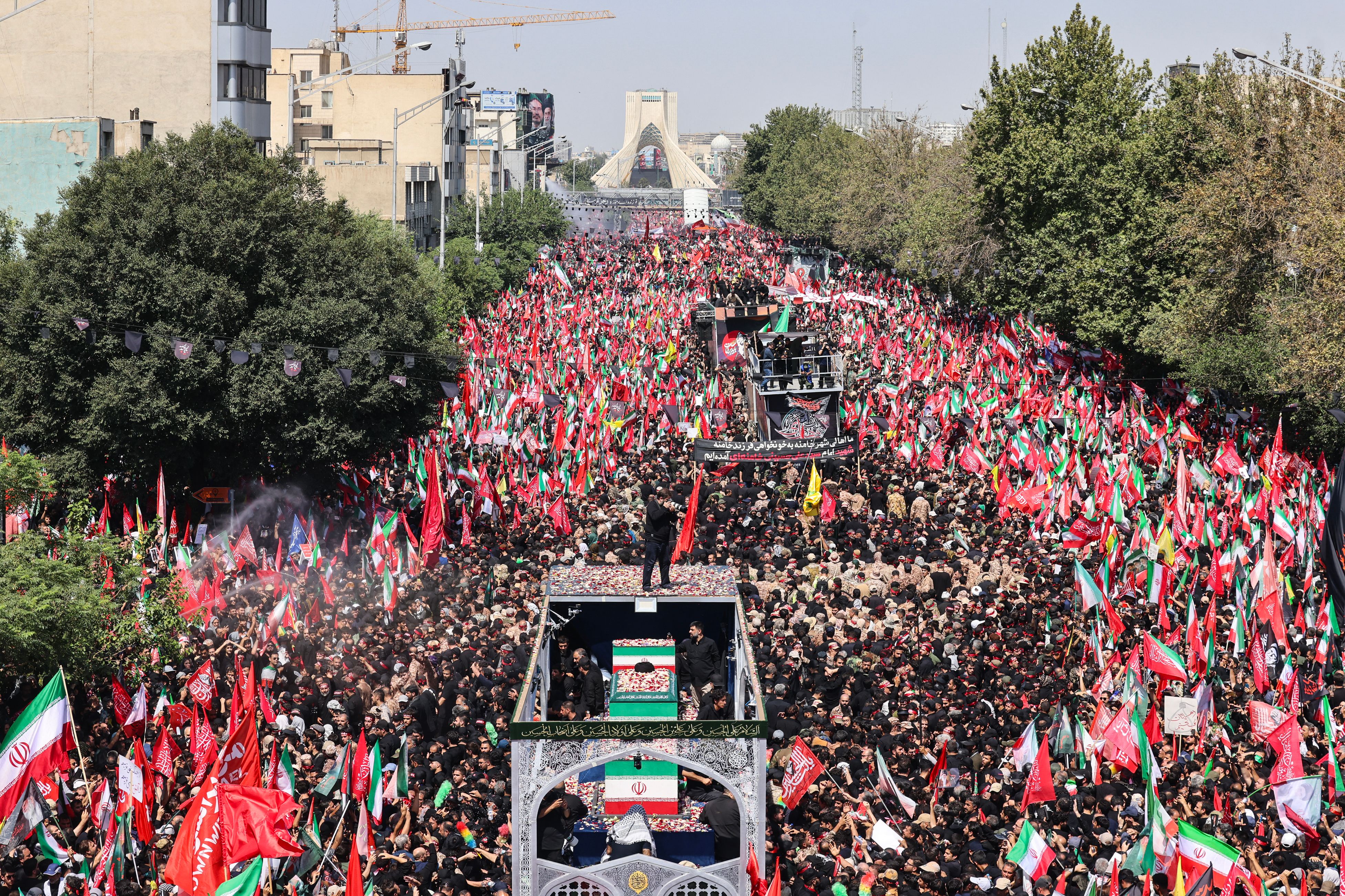 Miliyoyin mutane sun halarci jana’izar Khamenei a Tehran