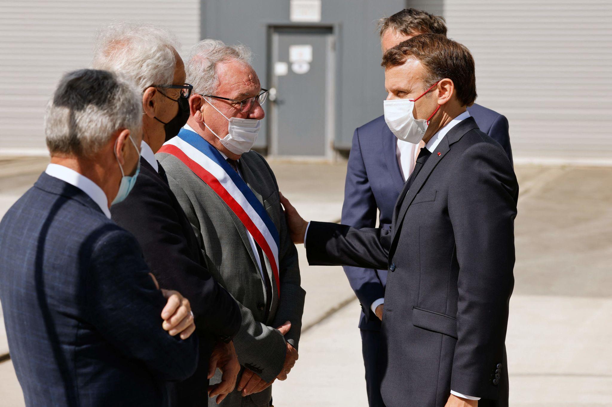 Emmanuel Macron lance un projet textile industriel en Ariège