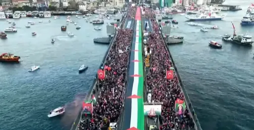 Des dizaines de milliers de personnes manifestent à Istanbul en solidarité avec la Palestine