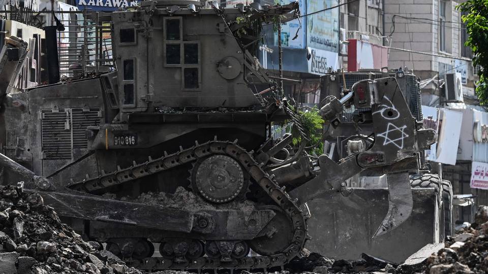 Live Updates: Gaza death toll climbs to 40,738