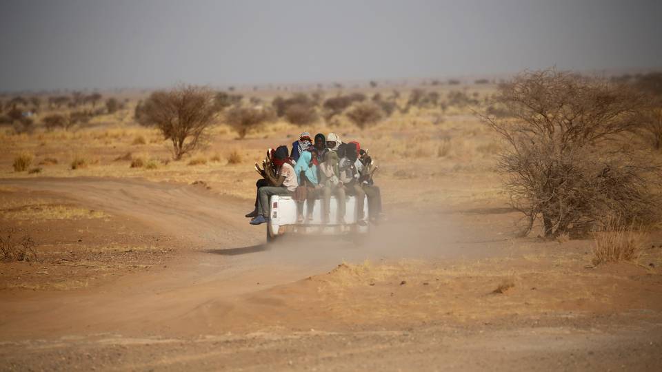 Abandoned migrants rescued near Tunisia-Algeria border
