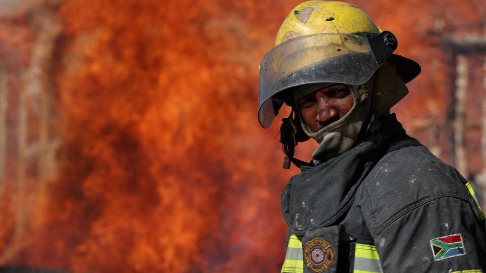 L'Afrique du Sud déploie des pompiers pour lutter contre les incendies de forêt au Canada