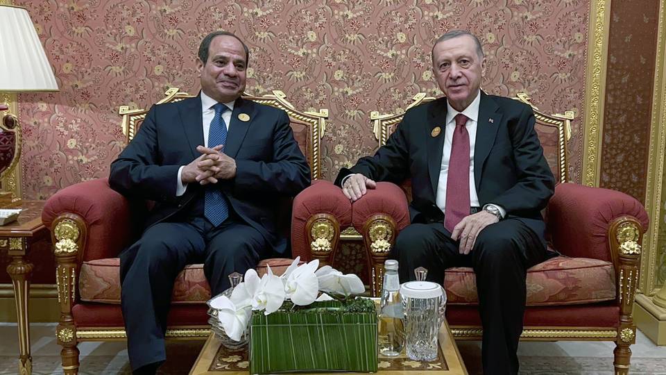 Turkish President Erdogan, Egyptian counterpart Sisi discuss Gaza massacre