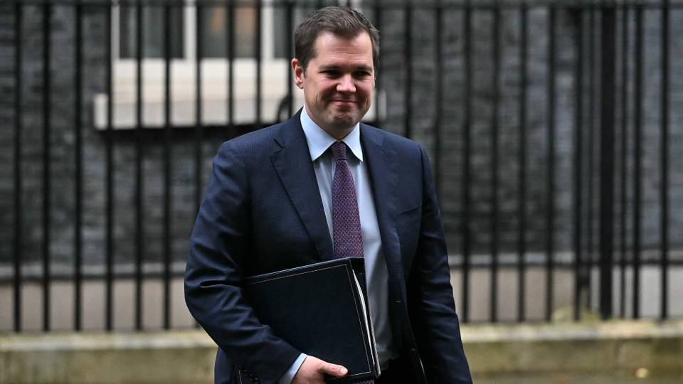 UK  minister resigns over plan to send asylum seekers to Rwanda