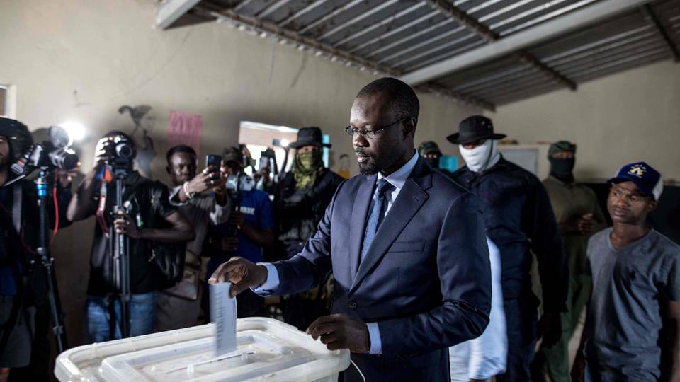 Présidentielle au Sénégal: la Cour suprême casse un jugement qui remettait Sonko dans la course