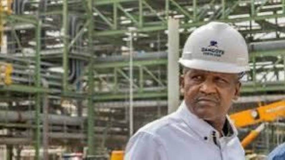 Shugaba Tinubu ya bai wa NNPC umarnin ya dinga sayar wa Dangote ɗanyen fetur a Naira