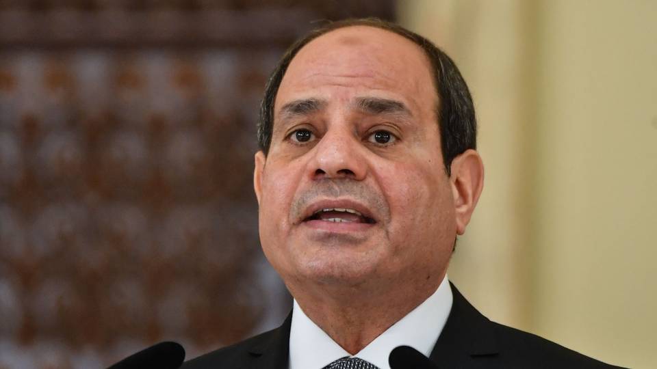 Egypt swears in new government