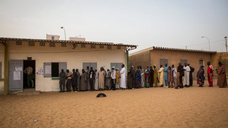 Le Sénégal choisit son prochain président après des mois de tension politique