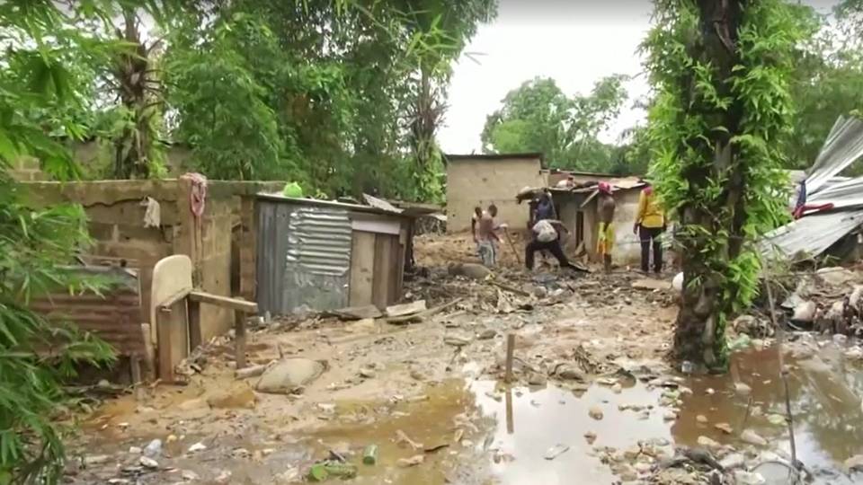 Landslide: DRC searches 'through clay' for dozens missing