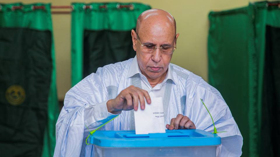 Mauritania poll: Fraud claims as president assures transparency