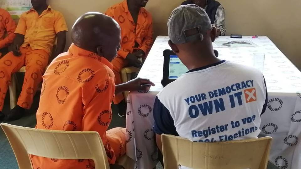 Last-minute rush as South Africa voter registration closes on Sunday