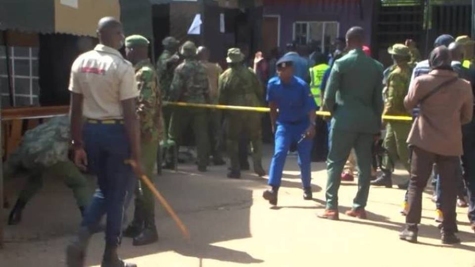 Une magistrate kenyane meurt, abattue par un policier