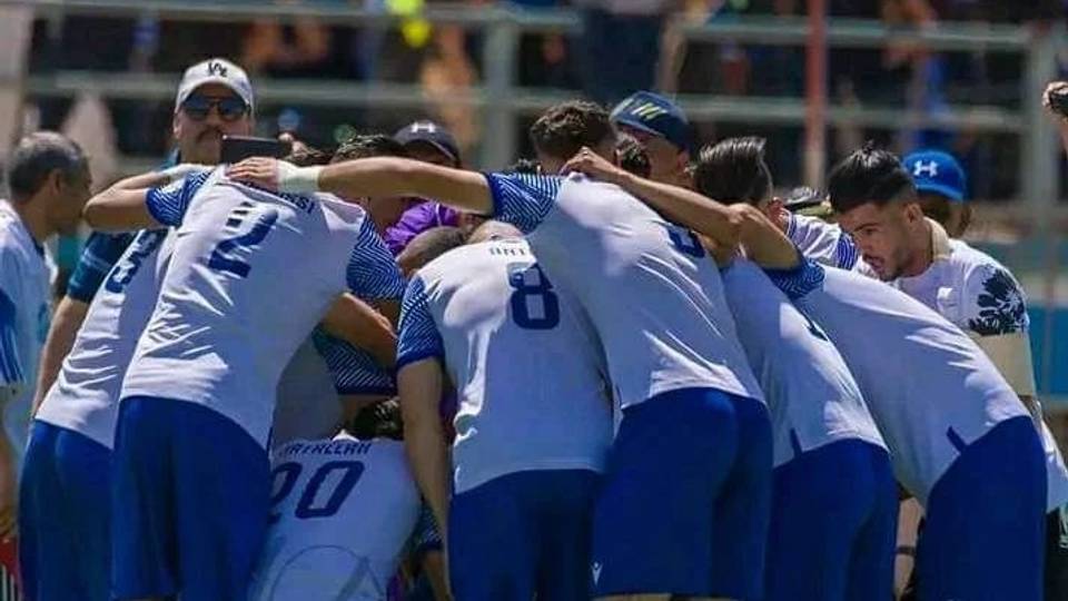 Algerian goalkeeper, official killed in football team bus crash