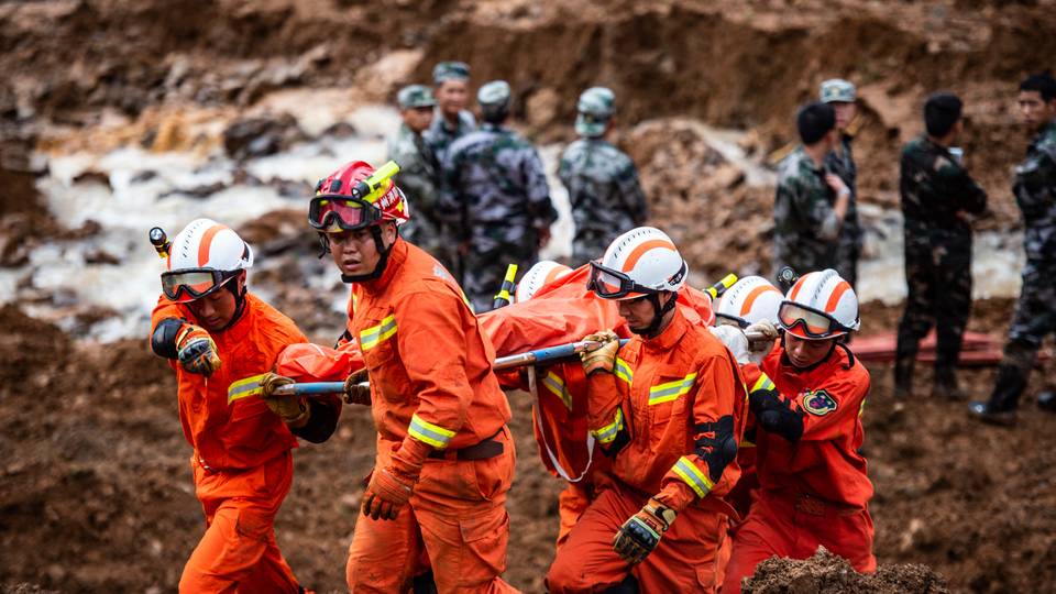 Dozens of people buried in China landslide