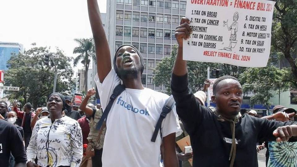 Manifestations anti-taxes au Kenya : les entreprises devenues des dommages collatéraux