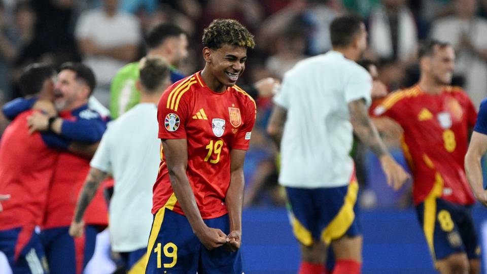Spain beat France to qualify for Euro 2024 final