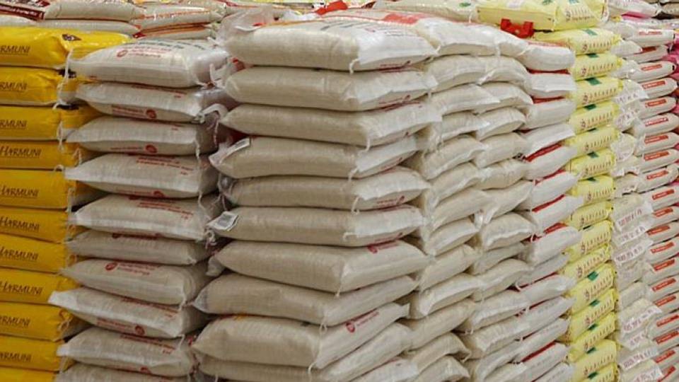 Gwamnatin Nijeriya ta ce ma'aikata masu katin NIN kawai za ta sayar wa shinkafa a ₦40,000