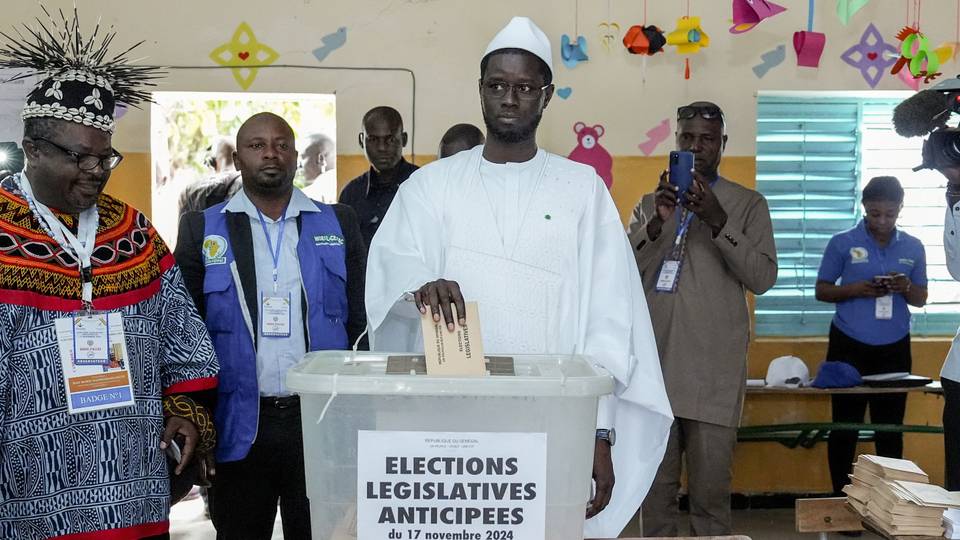 Senegal president's party wins 130 out of 165 legislative seats