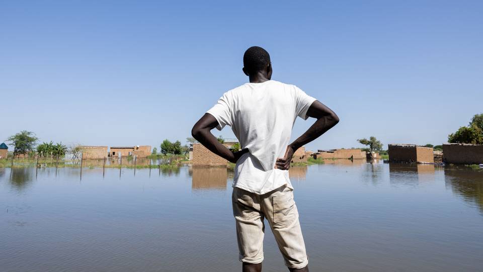 Chad's capital under threat as floodwaters rise