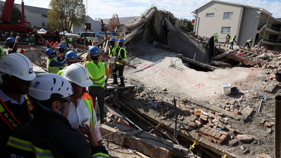S. Africa building collapse: Survivor find boosts rescue efforts