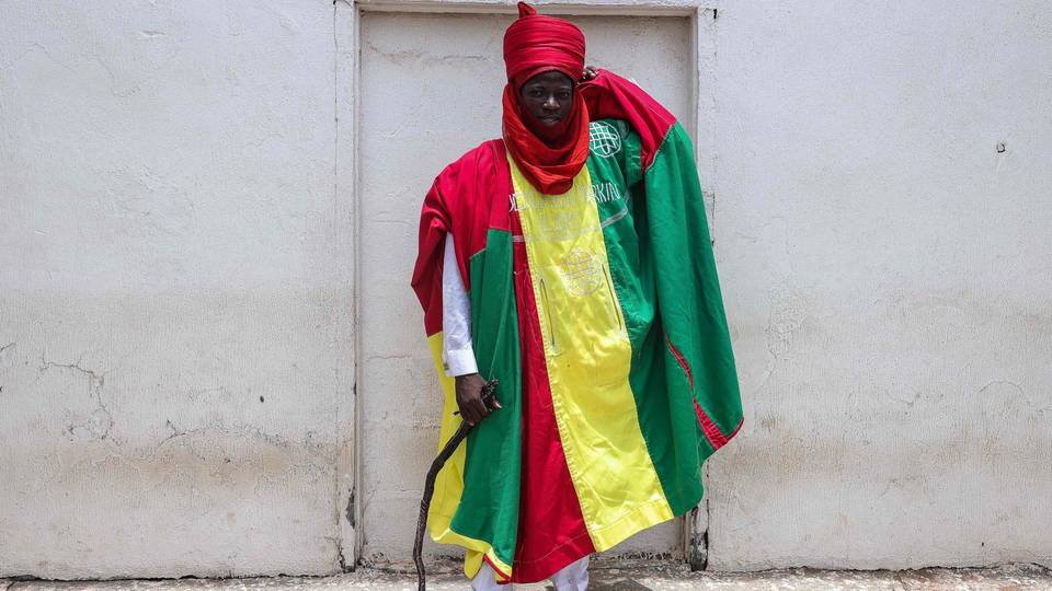 Nigeria's dogarai: How emir's sentinels stand firm with palace traditions