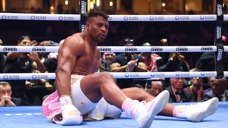 Anthony Joshua: What happened to Francis Ngannou in bout?