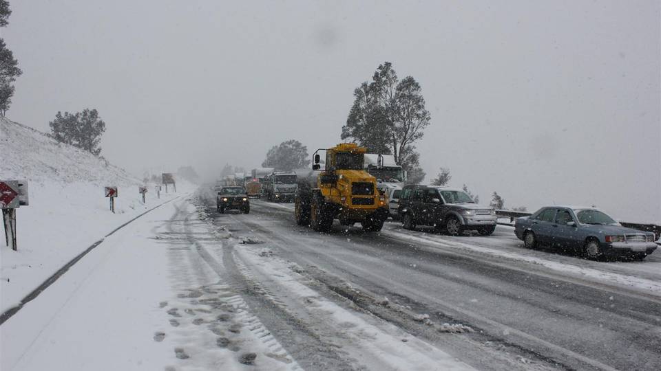 Motorists stranded as South Africa snowfall closes roads