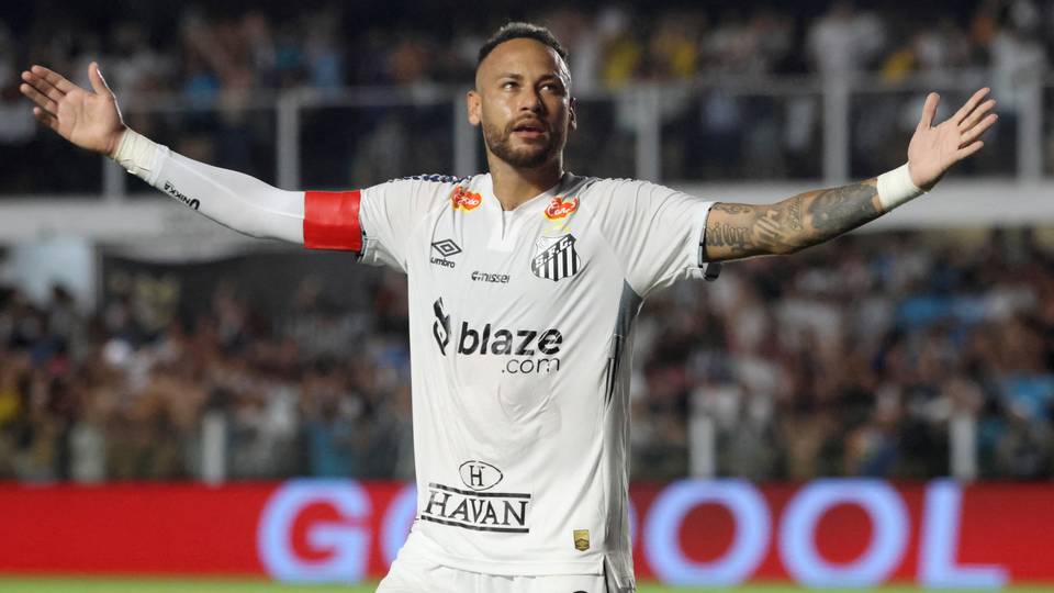 Football : Neymar marque son premier but depuis son retour à Santos