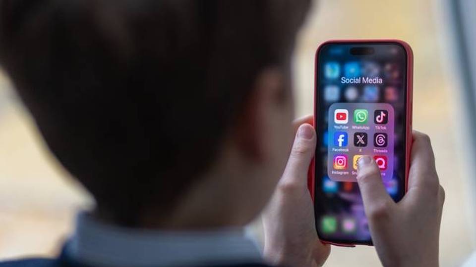 Why is Türkiye considering a social media limit for children?
