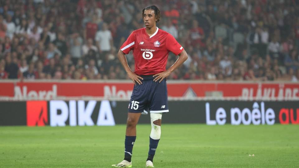 Leny Yoro ya koma Man Utd a kwantiragin sama da fan miliyan 50