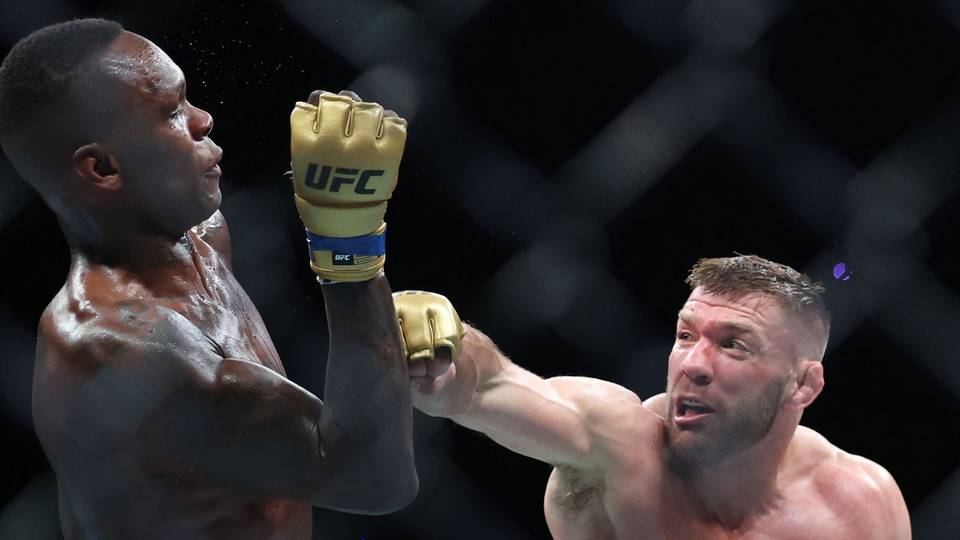 SA's du Plessis defeats Adesanya to retain UFC title