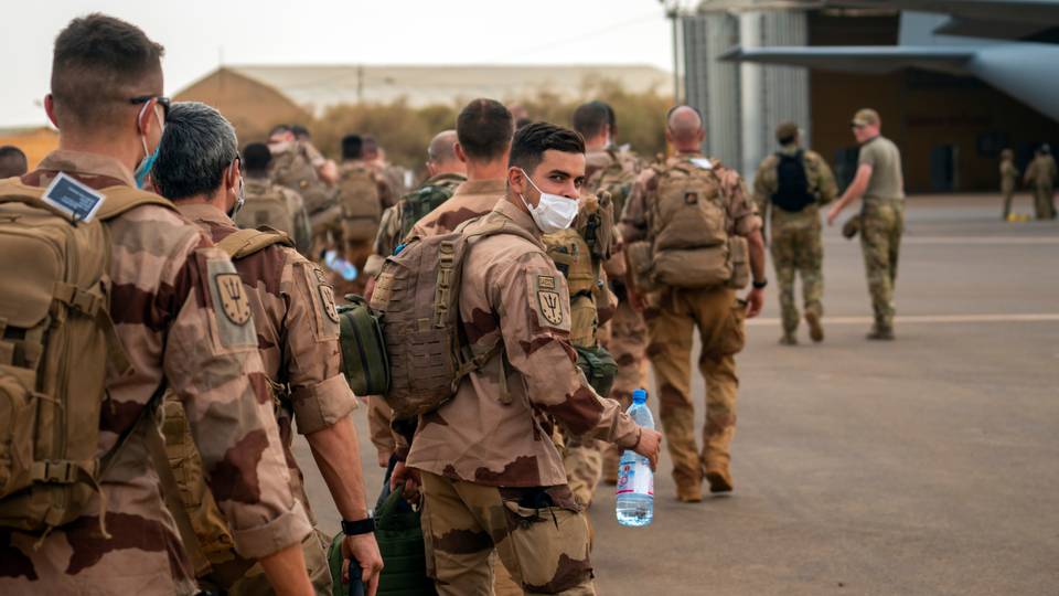 France hands over second army base in Chad