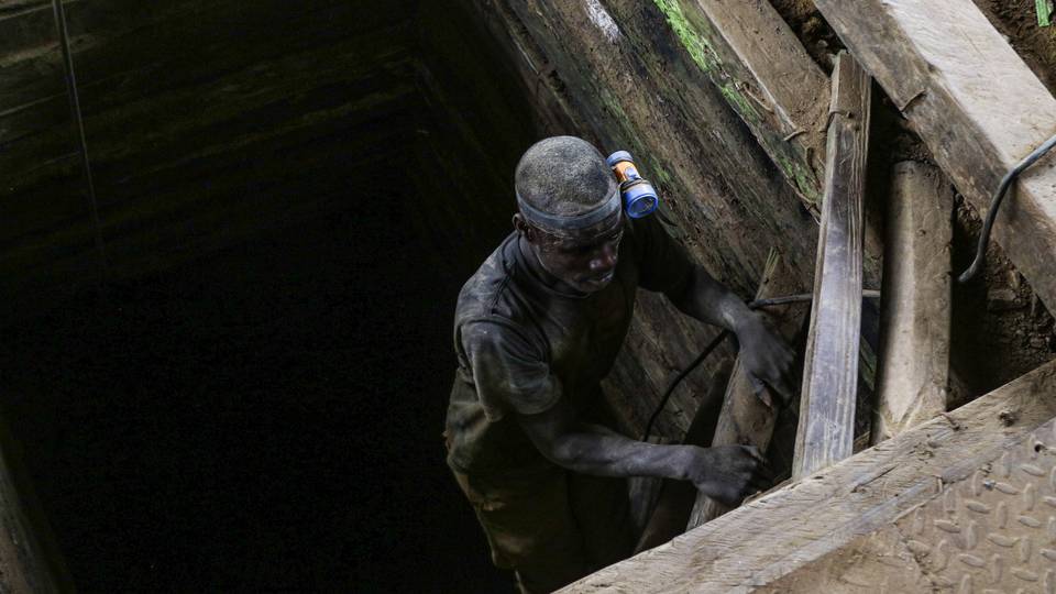 Kenya: Miners trapped after gold mine collapse