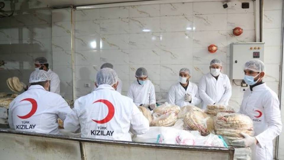 La présidente du Croissant-Rouge turc en visite à Idlib