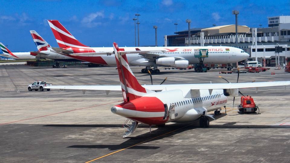 Storm forces Mauritius to ground all flights, shut schools